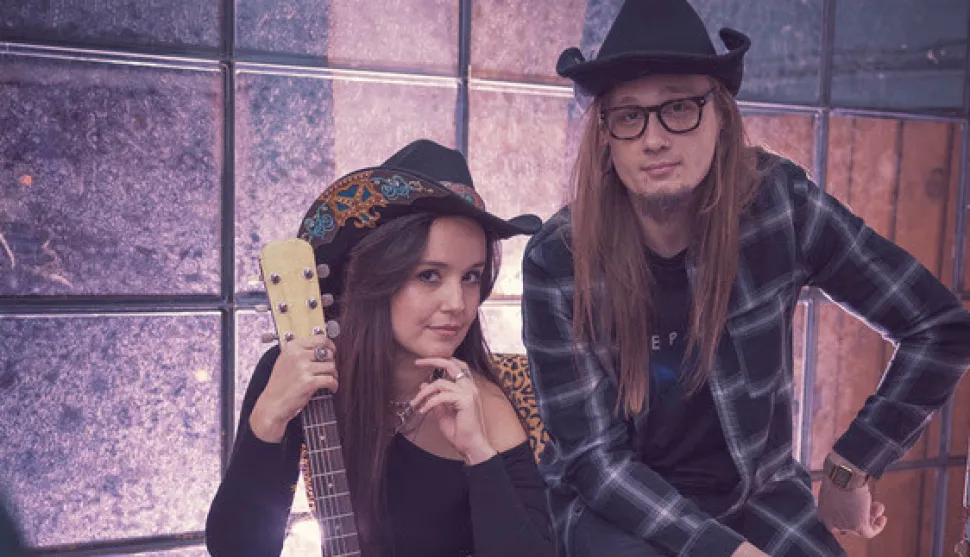 Kantautorica i glazbenica Erna Imamović udružila je snage s jednim od najprepoznatljivijih vokala domaće scene, Marinom Jurićem-Čivrom