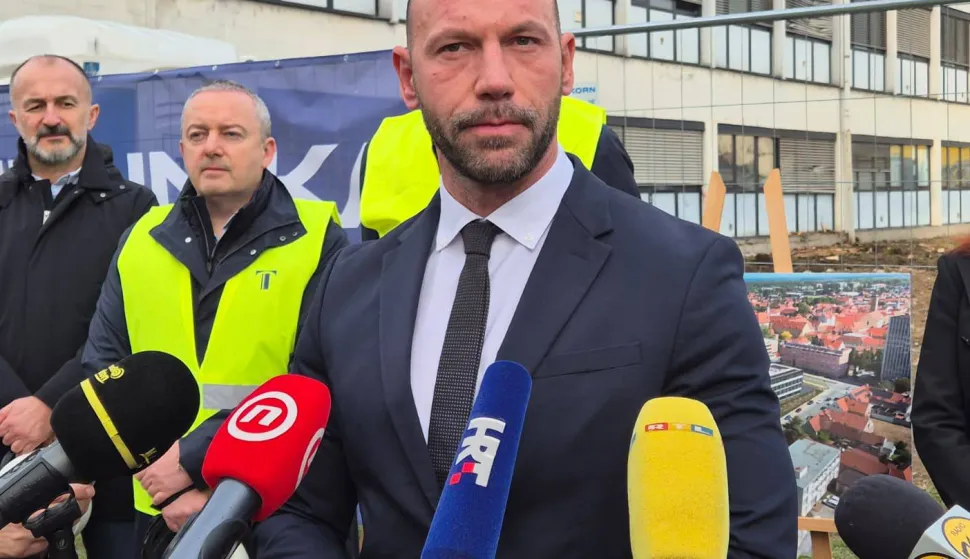 Vara?din, 2.3.2026.- U Vara?dinu su u ponedjeljak otvoreni radovi na nadogradnji i energetskoj obnovi zgrade pravosudnih tijela, a projekt vrijedan vi?e od 22 milijuna eura provodi se u sklopu programa 'Justice for Business', uz zajam Svjetske banke. Na slici ministar pravosu?a, uprave i digitalne transformacije Damir Habijan. foto HINA/ Sini?a KALAJD?IJA/ ua
