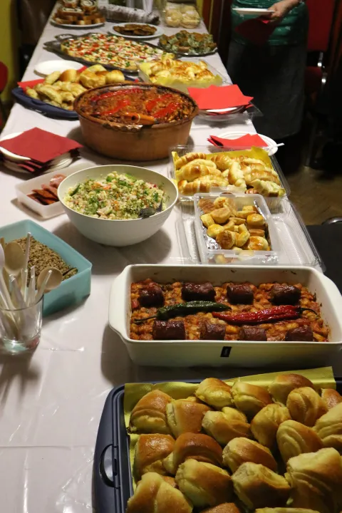 Osijek, 02. 03. 2026, Trpimiorva 1c, Makedonsko kulturno dru&scaron;tvo. Martinke, slavi se svakog 1. ožujka u čast "Bake Marte" i dolaska proljeća. Tom prigodom izrađuju se ukrasi od cveno bijele vune, lutke, Martinke. Proslava prvog dana proljeća. Makedonska kuharica i prosalva 8 ožuka, Dana žena....snimio GOJKO MITIĆ