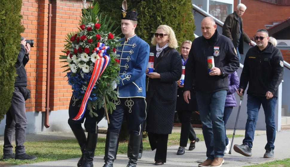Osijek, 03. 03. 2026, PU Vijenci - 35 godina Specijalne policije "Orao", vijenci i svijeće kod spomen obilježja ispred zgrade PU OBŽ.snimio GOJKO MITIĆ