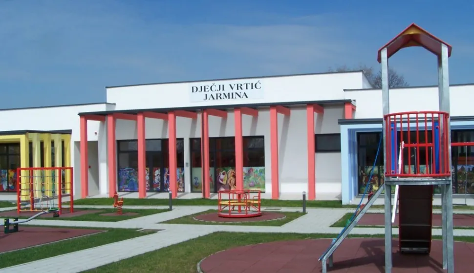 JARMINANačelnik Općine Jarmina Mario Matić i državni tajnik u Ministarstvu prostornog uređenja, graditeljstva i državne imovine Dario Ti&scaron;ov održali su u Jarmini radni sastanak. Najvažnija tema bila je međuresorna suradnja oko izgradnje vi&scaron;estambenih jedinica, poglavito za mlade obiteljiožujak 2026.vrtić će pro&scaron;iriti