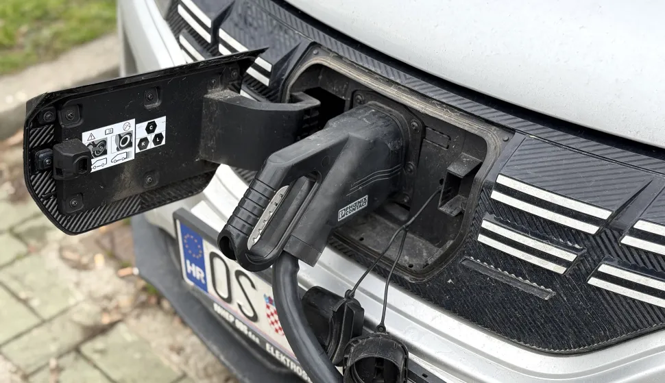 Osijek, 11. 02. 2026., slobodnjaci, slobodnjak, električno vozilo, električni automobil; električni auto; EV; punjenje; struja; ilustracijaSNIMIO BRUNO JOBST