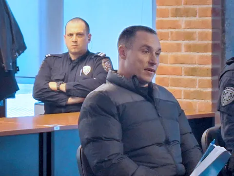 Varaždin, 04.03.2026. - Na varaždinskom Županijskom sudu u srijedu je počelo suđenje vi&scaron;estrukom ubojici Srđanu Mlađanu kojega u ovom slučaju terete da je u vi&scaron;e navrata u lepoglavskom zatvoru poticao drugog zatvorenika na otmice i ubojstva osoba koje su svjedočile na njegovu &scaron;tetu. foto HINA/ Sini&scaron;a KALAJDŽIJA/ ml