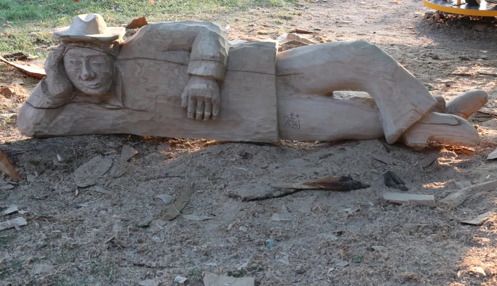 Ernestinovo, 09.08.2019. - Park skulptura, fi&scaron;ijada povodom Kiparske kolonije, kod DVD-a Ernestinovo - skulpture miruje, bez autora jel su na fi&scaron;u.Foto: Željko &Scaron;epić