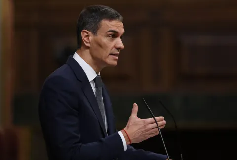 Spain's Prime minister Pedro Sanchez gestures as he addresses parliament over January train tragedy at the congress in Madrid on February 11, 2026. Two train accidents raised questions about Spanish rail safety and Spanish train drivers began a three-day strike. The collision of two high-speed trains in the southern region of Andalusia claimed 47 lives and a regional train accident in Catalunya killed one last month. (Photo by Pierre-Philippe MARCOU/AFP)
