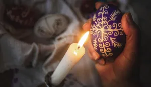 06.04.2020., Semeljci - Selo Semeljci kod Osijeka unatoc koronavirusu cuva seoske uskrsnje tradicije - saranje pisanica na starinski nacin. Photo: Davor Javorovic/PIXSELL