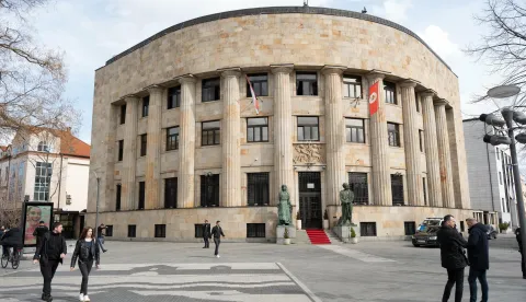 12.03.2025., Palata Republike, Banja Luka (BiH) - Policija, kao i pripadnici specijalne jedinice "zandarmerije", stoje sa dugim cijevima ispred Palate Republike u Banjaluci. Photo: Dejan Rakita/PIXSELL