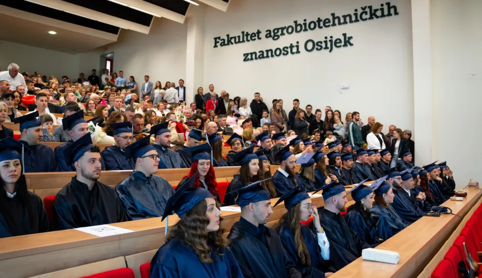 Osijek, 5. 3. 2026., Promocija prvostupnika FAZOSpromocija; studenti; prvostupnici; FAZOS; diplome; studiranje
