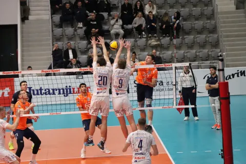 Rat odvlači misli, ali kad se igra, fokus na terenu