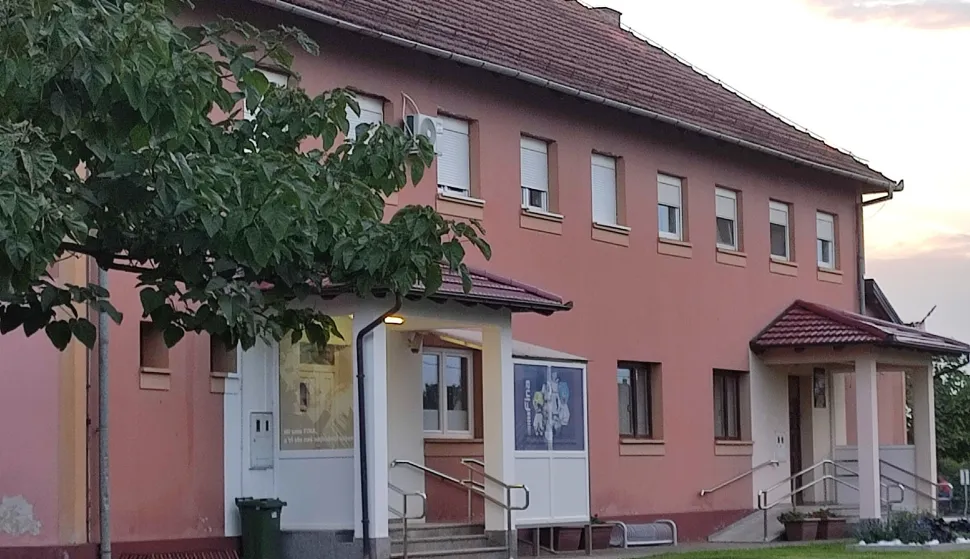 Zgrada općinske uprave u Drenovcima, rujan 2022.snimila Marija Le&scaron;ić Omerović