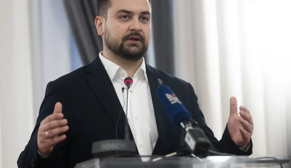 Zagreb, 26.11.2023 - Na konferenciji za novinare o Bo&scaron;njacima u Hrvatskoj, parlamentarnim izborima te o stajali&scaron;tu Bo&scaron;njaka o aktualnim događajima u Palestini govorili su predsjednik Sabora bo&scaron;njačkih asocijacija u Hrvatskoj Kadro Kula&scaron;in i dvojica kandidata na posljednjim parlamentarnim izborima 2020. - predsjednik Bo&scaron;njačkog nacionalnog savjeta u Hrvatskoj Bermin Me&scaron;kić i predsjednik Bo&scaron;njačkog nacionalnog vijeća u Hrvatskoj Armin Hodžić (na slici). Foto Hina/ Dario GRZELJ/ dag