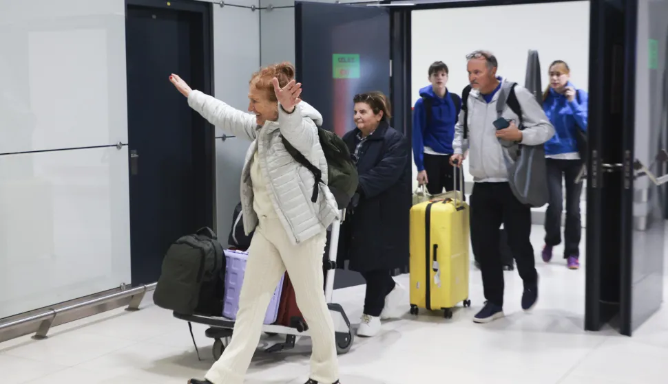 Zagreb, 06.03.2026. - Zrakoplov&nbsp;Croatia Airlinesa sa 157 hrvatskih državljana&nbsp;koji su zapeli u Dubaiju zbog rata na Bliskom istoku,&nbsp;sletio je u petak rano ujutro u Zagreb. foto HINA/ Lana SLIVAR DOMINIĆ/ lsd