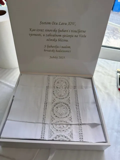 Roketa za papu Lava XIV., izradila udruga Sikirevački motivi iz Sikirevaca, 8.10.2025.Foto: Sikirevački motivi/ustupljeno