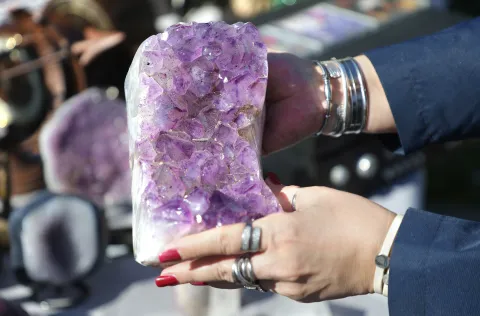 Osijek, 07. 03. 2026., Sajam antikviteta, ožujak 2026, kristali; kristal; ilustracijaSNIMIO BRUNO JOBST