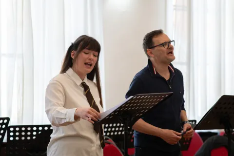 Osijek, 4. 3. 2026., Intervju i proba povodom koncerta Pop rock rapsodijaDora Vestić; Davor Solanović; solistica; solist; Koncert; pop rock rapsodija; HNK; glazbenici; pjevači; rock; pop; glazba; kultura; intervju 