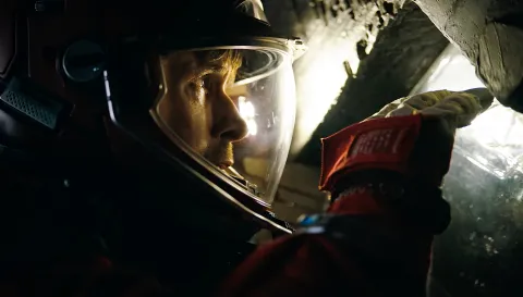 USA. Ryan Gosling in a scene from (C)Amazon MGM Studios new movie: Project Hail Mary (2026). Plot: Science teacher Ryland Grace wakes up alone on a spaceship light-years from Earth. As his memory returns, he uncovers a mission to stop a mysterious substance killing the sun, and save Earth. An unexpected friendship may be the key. Ref: LMK110-J11577-110226 Supplied by LMKMEDIA. Editorial Only. Landmark Media is not the copyright owner of these Film or TV stills but provides a service only for recognised Media outlets. pictures@lmkmedia.com Photo: Supplied by LMK/ipa-agency.net/IPA