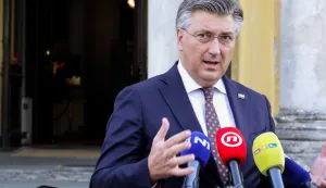 Zagreb, 09.10.2023. - Premijer Plenković u obraćanju novinarima nakon svečane akademije posvećene 20. obljetnici Didakovih dana osvrnu se na trenutne teme o Izraelu, hrvatskim državljanima u Izraelu, predsjedniku Milanoviću, HEP-u, HDZ-u, stanju u hrvatskom novinarstvu.Na fotografiji Andrej Plenković.foto HINA/ Edvard &Scaron;U&Scaron;AK/ es