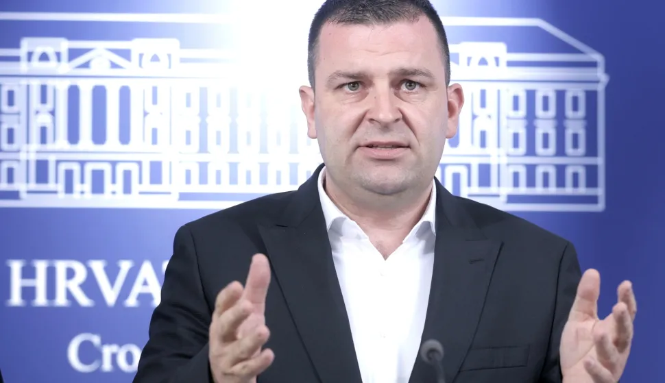 Zagreb.6.3.2026.- Saborski zastupnik Dario Hrebak dao je izjavu za medije. Foto HINA/Tomislav Pavlek/ tp