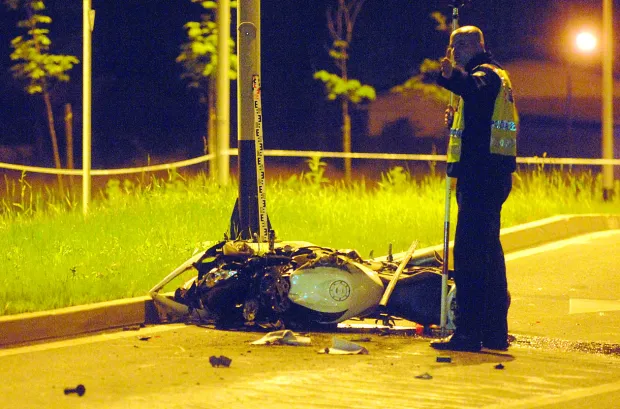 Zagreb, 27.04.2009. (crna), Poginuo je motociklist zabivsi se u autobus ZET-a na Radnickoj cesti - ocevid u tijeku, foto Darko JELINEK