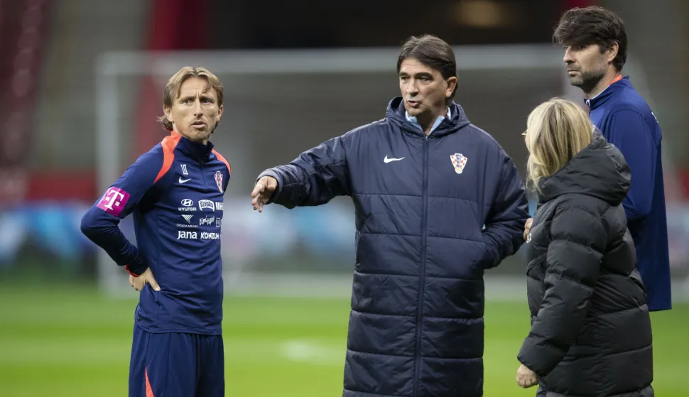 Var&scaron;ava, 14.10.2024. - Trenin hrvatske nogometne reprezentacije uoći utakmice 4. kola Lige nacija između nogometa&scaron;a Poljske i Hrvatske. Na fotografiji Zlatko Dalić, Luka Modrić, Iva Olivari, Vedran Ćorluka. foto HINA/ Daniel KASAP/ dk