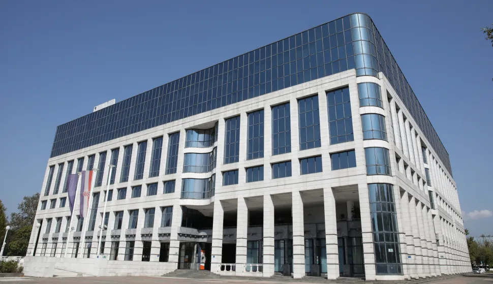 INA ZGRADA UPRAVA ZAGREB