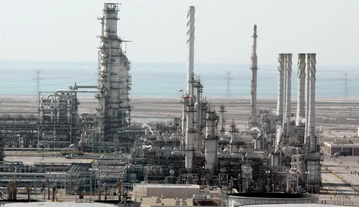 (FILES) A general view shows Ras Tannura's oil production plant near Dammam in Saudi Arabia's eastern province, 27 December 2004. Saudi oil refinery, Ras Tanura, along the Gulf coast was targeted in an attack on March 2, 2026, a source familiar with the incident told AFP, as Iran launched a fresh barrage at countries across the region. (Photo by BILAL QABALAN/AFP)
