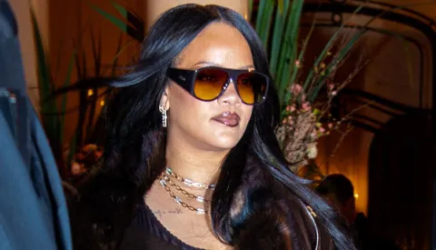 Info - La maison de Rihanna vis&eacute;e par plusieurs coups de feu: la chanteuse se trouvait &agrave; l'int&eacute;rieur - Rihanna et son compagnon A$AP Rocky sont all&eacute;s d&icirc;ner au Plaza Ath&eacute;n&eacute;e &agrave; Paris le 24 janvier 2026. &copy; Yoann Ouahcene/Bestimage Rihanna and her partner A$AP Rocky went to dinner at the Plaza Ath&eacute;n&eacute;e in Paris on January 24, 2026. Photo: Yoann Ouahcene/Bestimage/BESTIMAGE