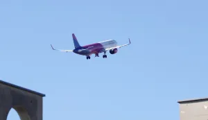 Klisa, 29. 10. 2025., Zračna luka Osijek, ZLO, Osijek airport, aerodrom, obilazak, Ivan Radić, Nata&scaron;a Trami&scaron;ak, radovi, rekonstrukcija, WIZZ AIR; vježbanje; polijetanje; slijetanje; vježba, zrakoplov; putnički zrakoplov; putnički avion; avion; zrakoplov SNIMIO BRUNO JOBST