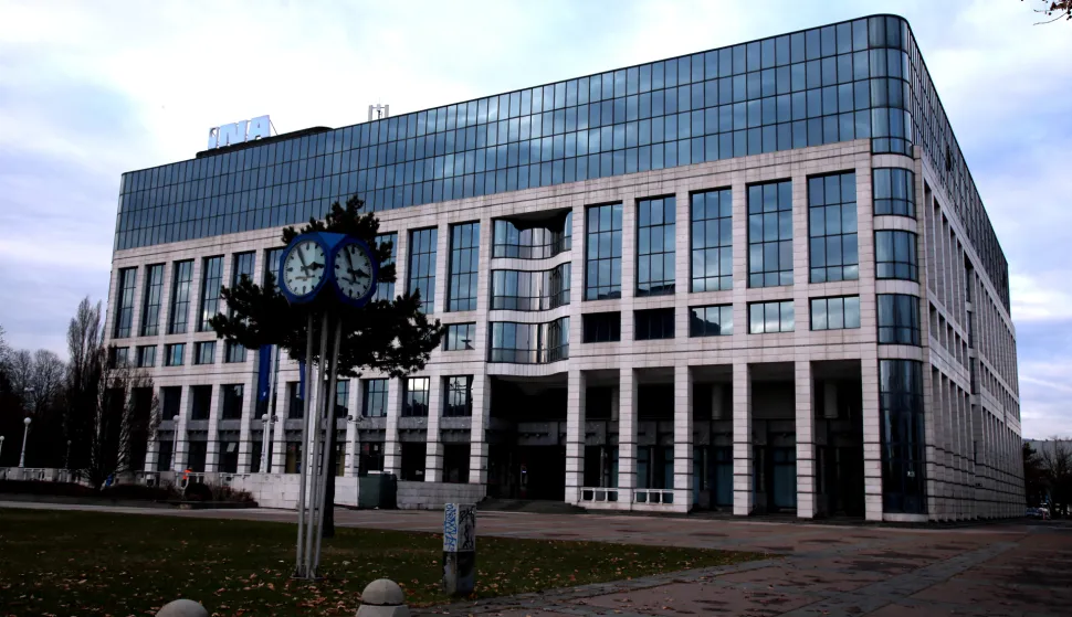 Zagreb, 30.12.2021. - Na fotografiji upravna zgrada INA-e uz Zagrebu, tzv. Caringtonka, projektanta akademika Velimira Neidharta u Aleji Većeslava Holjevca, građena od 1986-1988. foto HINA /Zvonimir KUHTIĆ/ kuzo