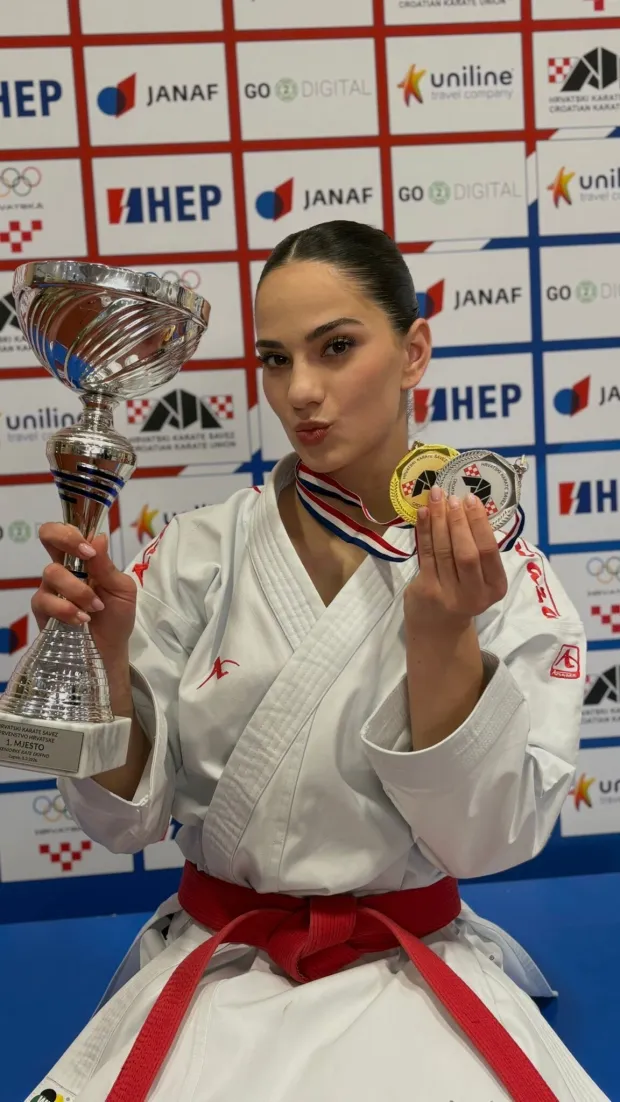 Katiji &Scaron;egavčić zlato i srebro, bronce u katama za Esseker i Karate akademiju