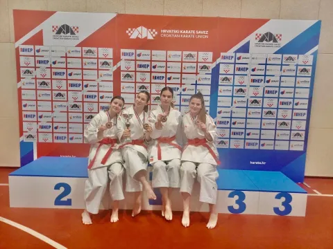 Katiji &Scaron;egavčić zlato i srebro, bronce u katama za Esseker i Karate akademiju