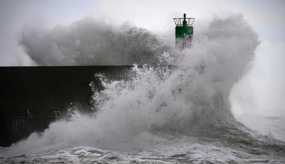 TOPSHOT - A big wave crashes against the pier at the port of A Guarda, northwestern Spain, on January 23, 2026. Depression Ingrid is expected to bring snow, torrential rain, and icy winds to Spain today as extreme weather and a sharp temperature drop are expected. (Photo by Miguel RIOPA/AFP)