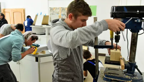 slavonija...vinkovci...05.03.2020.drvodjelska tehnicka skola, vinkovci; odrzano medjuzupanijsko worldskills croatia natjecanje ucenika u zanimanju stolar; foto Gordan Panić