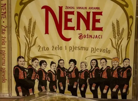 Album Neneustupljeno