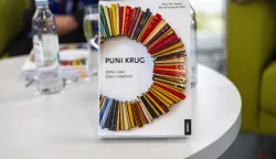 Anita Peti-Stantić o knjizi &ldquo;Puni krug - za&scaron;to i kako čitati s mladima&rdquo;: Ako su knjige temelj demokracije, moraju biti dostupne svakom djetetu