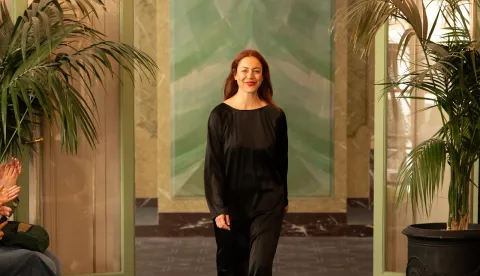 Tjedan mode u Parizu: Modeli Martine Herak prikazuju ženstvenost kroz skulpturalne siluete