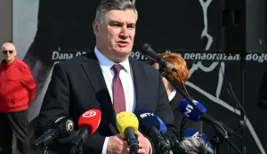 Bogdanovci, 10.03..2026. - Spomen obilježje u Bogdanovcima. Predsjednik RH Zoran Milanović&nbsp;sudjelovao je na obilježavanju Dana hrvatskih branitelja Vukovara i 35. obljetnice postrojavanja nenaoružanih odreda u Bogdanovcima. Na fotografiji Zoran Milanović.foto HINA/Gordan Panić