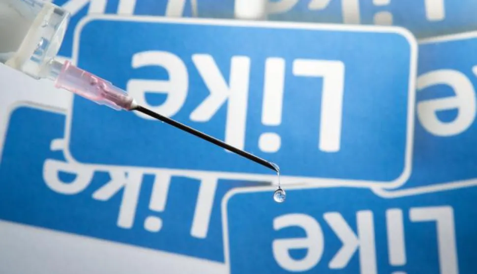 27.04.2016., Zagreb - Odraz oznake - Like - drustvene mreze Facebook u kapljici vode."nPhoto: Davor Puklavec/PIXSELL