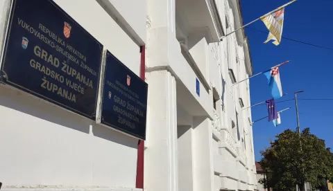Ulaz u gradsku upravufoto: Marija Le&scaron;ić Omerović