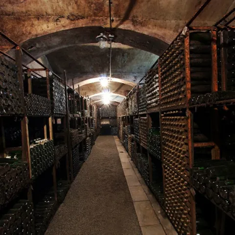 KUTJEVO - KUTJEVAČKI PODRUM