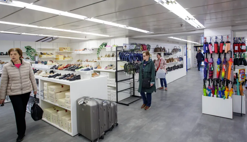 Zagreb, 12.03.2026. - Nakon duljeg razdoblja zatvorenih vrata, prostor robne kuće Nama u Radićevoj otvorila ja vrata kupcima koji će moći razgledati odjele ženske konfekcije.foto HINA/ Sa&scaron;a Koljan/ skpotro&scaron;ači, ilustracija. kupci