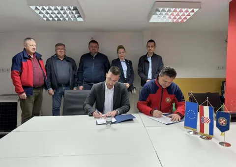 VINKOVCIGradonačelnik Josip Romić u ime Grada Vinkovaca i Zlatko Becić u ime Hrvatske gorske službe spa&scaron;avanja Stanica Vinkovci potpisali su ugovor o financiranju redovitih aktivnosti.