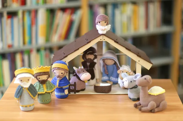 Kreativna Osječanka izlaže u knjižnici: Mirandine heklane lutkice kao da su iskočile iz knjiga