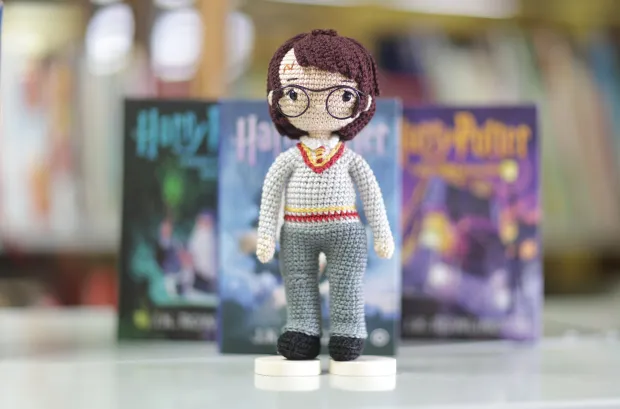 Kreativna Osječanka izlaže u knjižnici: Mirandine heklane lutkice kao da su iskočile iz knjiga