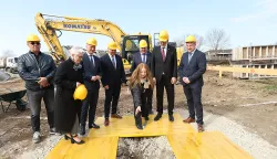 Učenica Vida Sabađija polaže vremenskui kapsulu