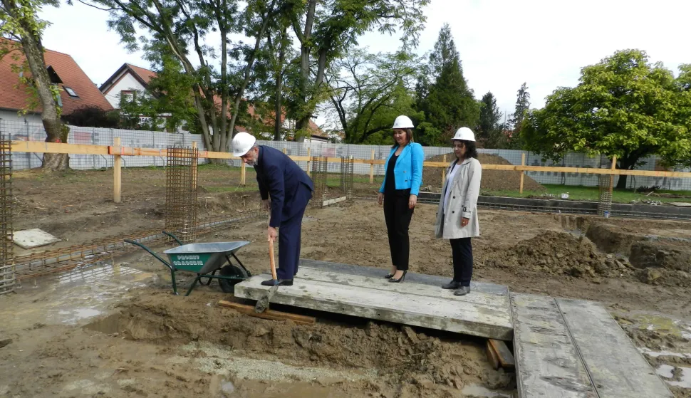 POŽEGA - Položen kamen temeljac za zgradu Regionalnog centra kompetencija u poljoprivredi, RUJAN 2022.ministar znanosti i obrazovanja Radovan Fuchs 