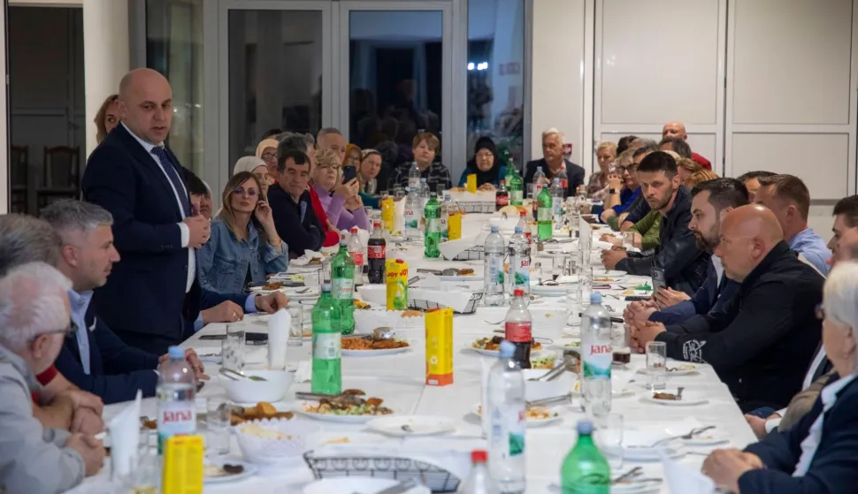 Župan Bosančić na iftaru u gunjifoto: VSŽ