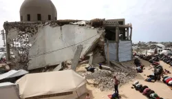 Palestinian Muslims pray during the last Friday noon prayer of the Muslim holy fasting month of Ramadan, outside the Al-Talbani Mosque, destroyed by the Israeli military in Khan Yunis, in the southern Gaza Strip on March 13, 2026. (Photo by Bashar Taleb/AFP)