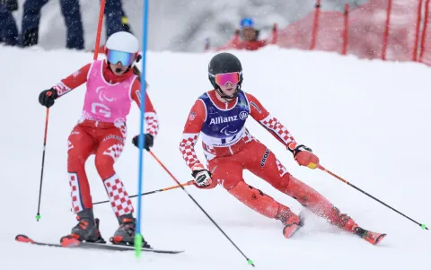 Cortina d'Ampezzo, 15.03.2026 - Hrvatski paraolimpijac Petar Kordić i njegova vodičica Marija Coch tijekom utrke slaloma, slabovidni, na Paraolimpijskim igrama Milano-Cortina 2026.foto HINA/ Damir SENČAR/ ds