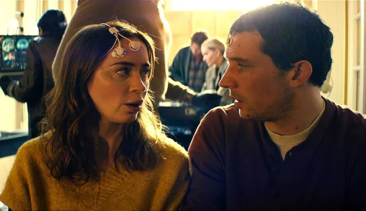 Emily Blunt i Josh O'Connor u filmu "Disclosure Day"